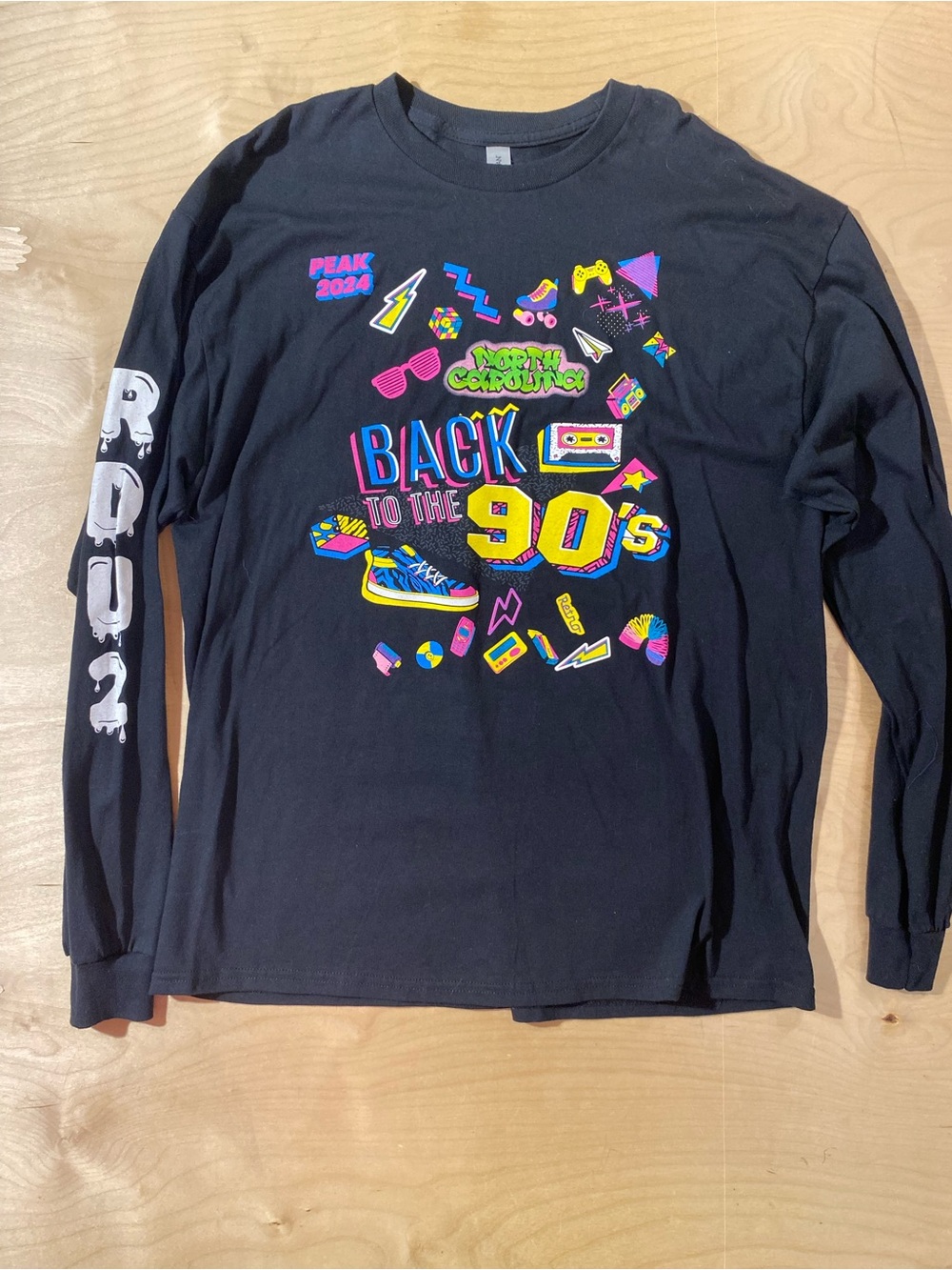 Custom Ink Black "Back to the 90's" Graphic Long Sleeve Tee XL (SC) - Picture 5 of 12